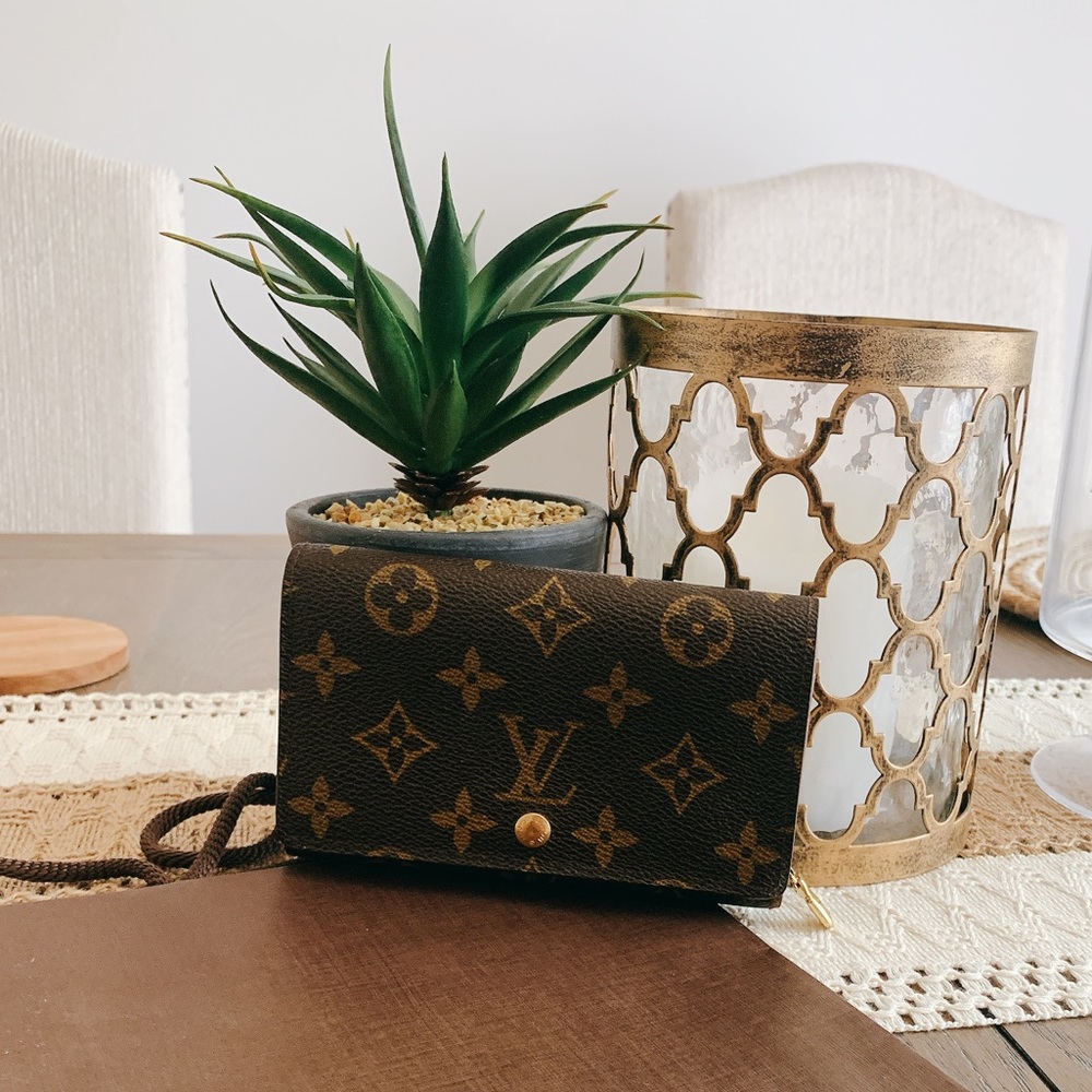 AUTHENTIC Louis Vuitton Monogram Wallet